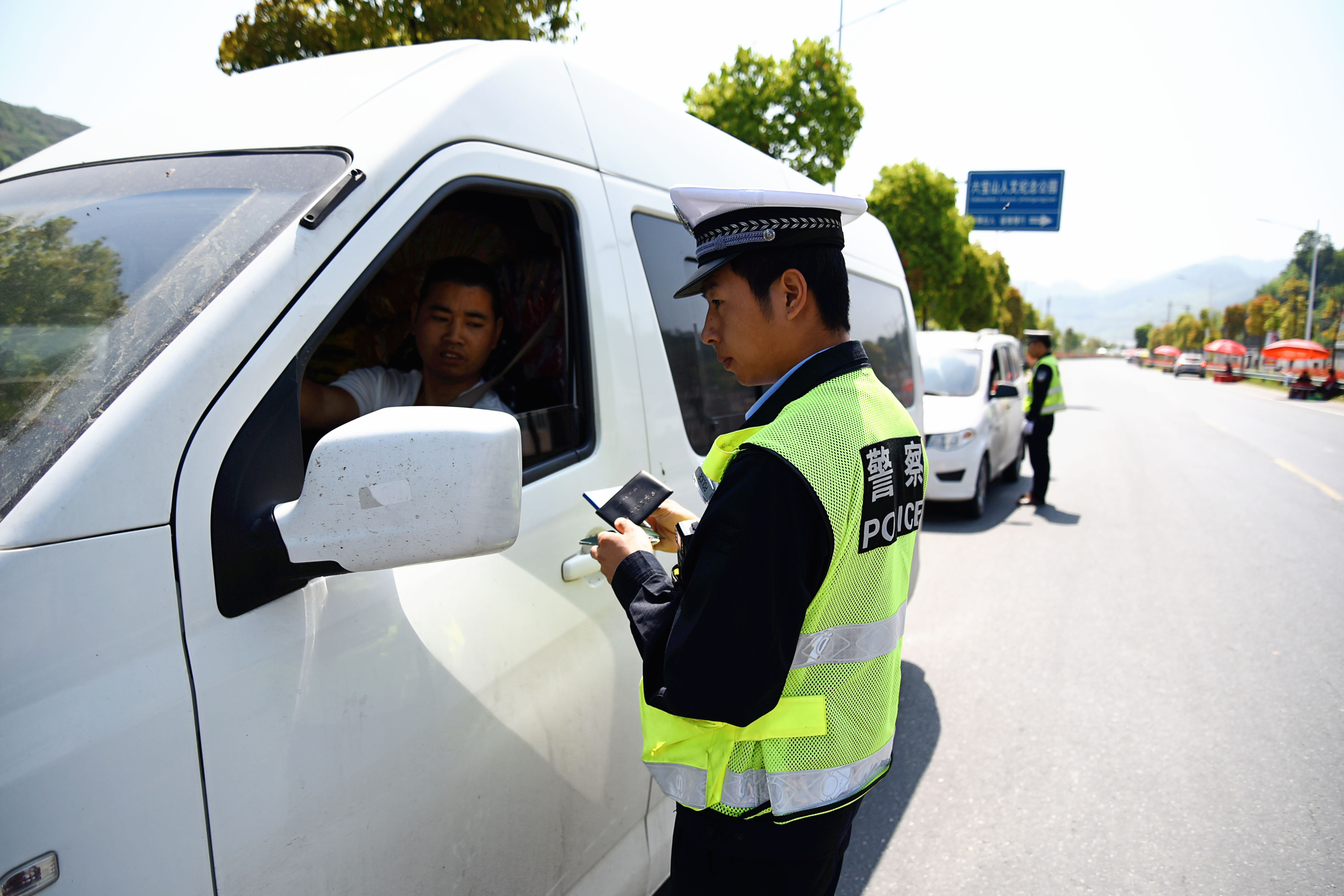 十堰郧阳:严查农村道路交通违法行为 防事故保民生(图)