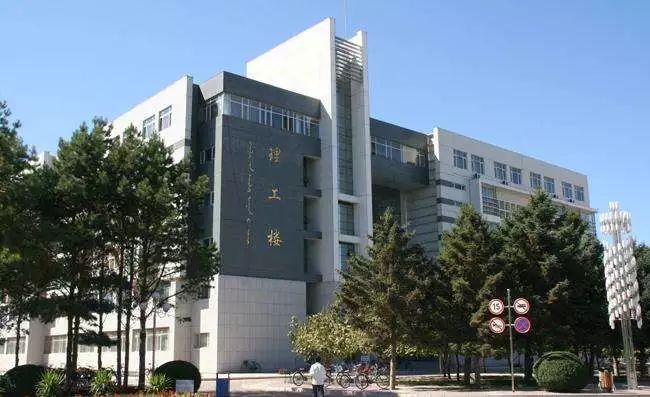 民族大学始建于1958年,2000年由原内蒙古民族师范学院,内蒙古蒙医学院