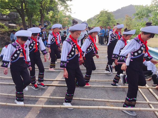 贞丰布依族三月三祭山节别样的民族情