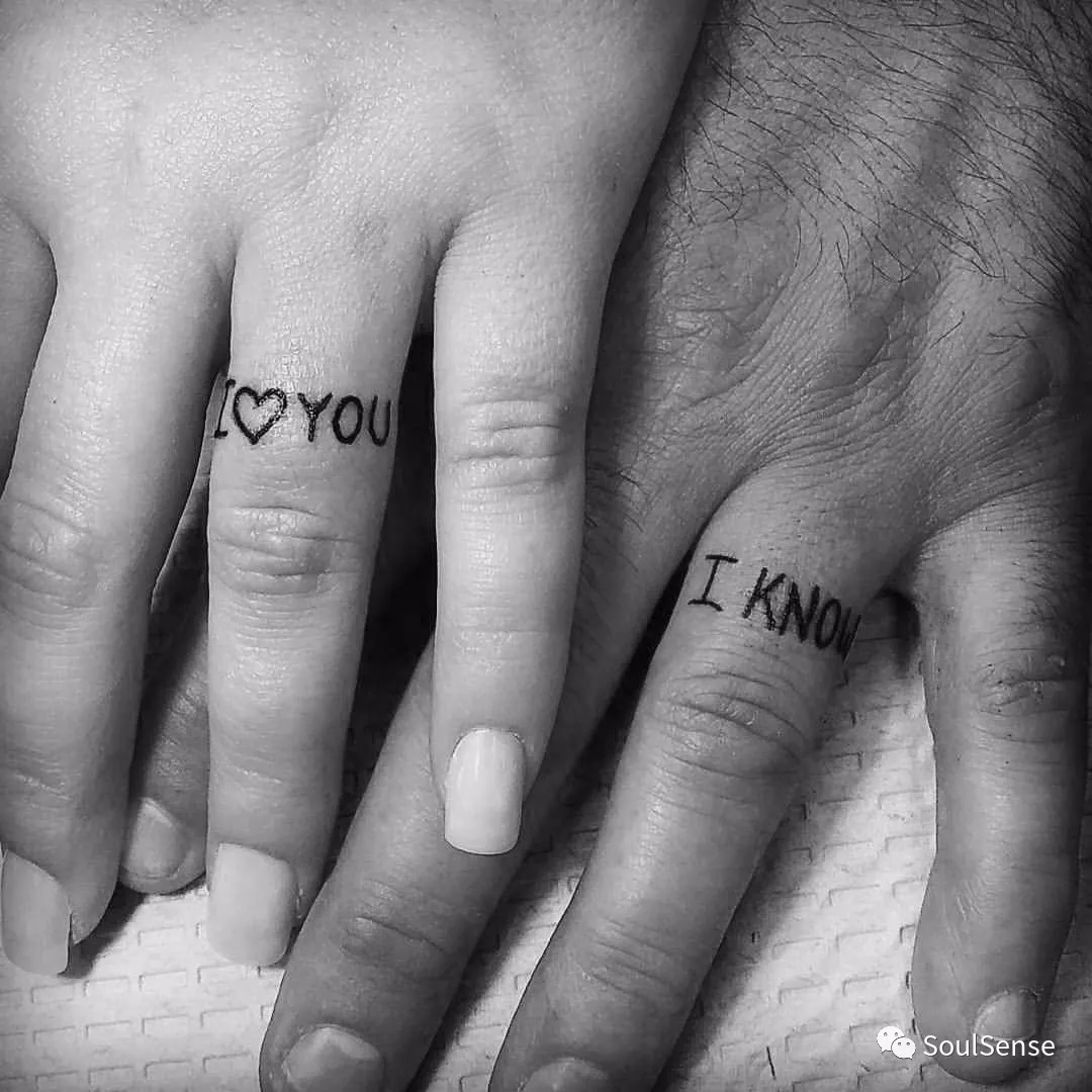 比婚戒更浪漫的，是“戒指纹身”