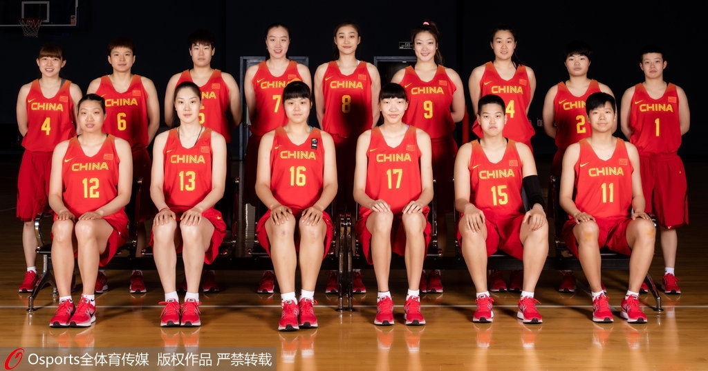 高清:新一期中国女篮写真出炉 即将赴美拉练