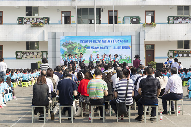 青龙湖畔绿旗飘展|2017年四川省唯一的国际生态学校亮相