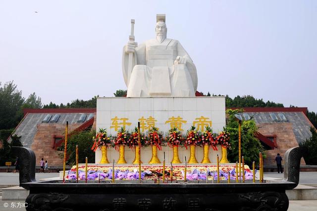 黄帝故里景区位于新郑市区轩辕路,占地面积100余亩,共分五个区域:广场