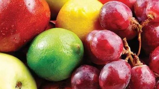 一周水果减肥食谱瘦10斤第一天早餐：低的水果