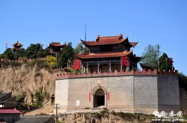 (【秦安景观】莲峰叠青 寺观雄奇)