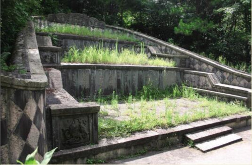 浙江温州农村不立墓碑修建"椅子坟",成殡葬改革的重点