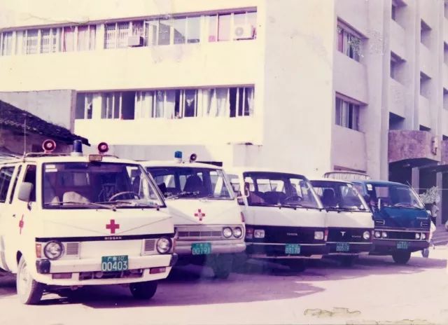 救护车队)住院楼旧貌变新颜(70年代前的住院楼)(90年代的住院大楼)