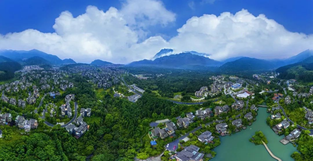 七里坪风景区   《半山家园》贺建平 摄于七里坪风景区