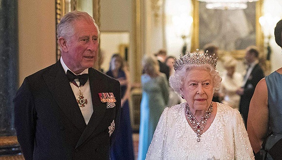 英国女王首次表态:希望查尔斯王储接任英联邦