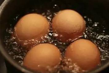 煮鸡蛋:有个黄金8分钟