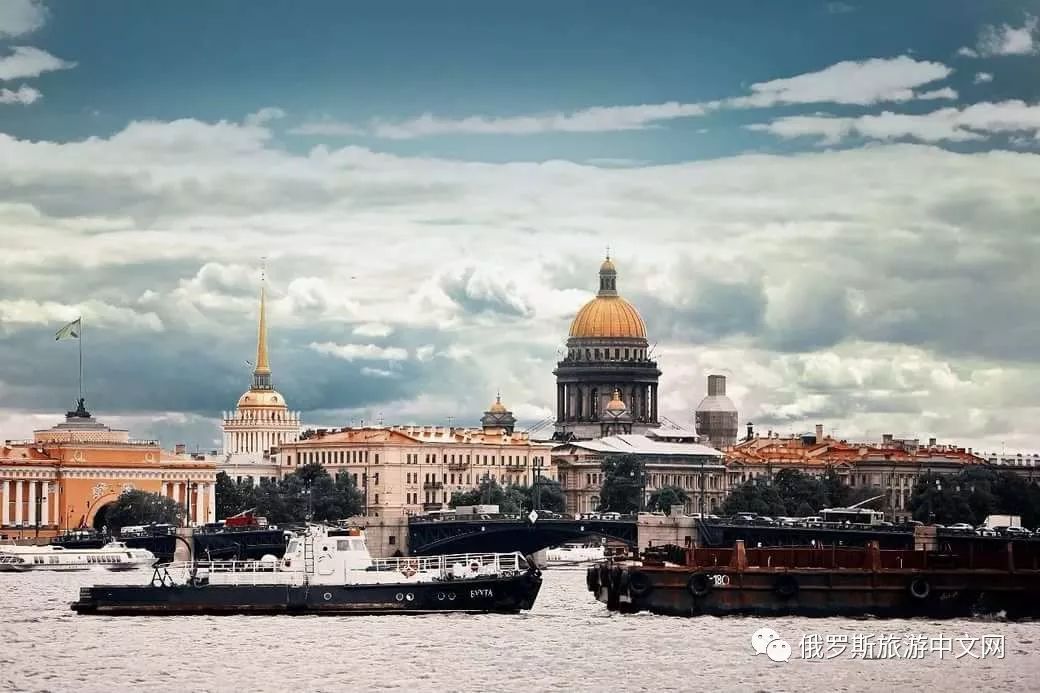 俄罗斯有个城市,可与巴黎比美,能和威尼斯并肩