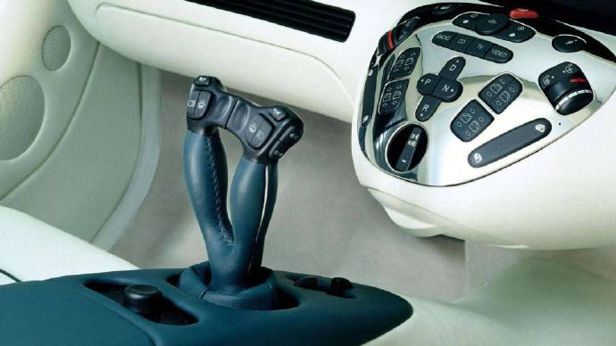 "旋转车门 飞机操控杆,这就是1996年的梅赛德斯-奔驰f200 imagination