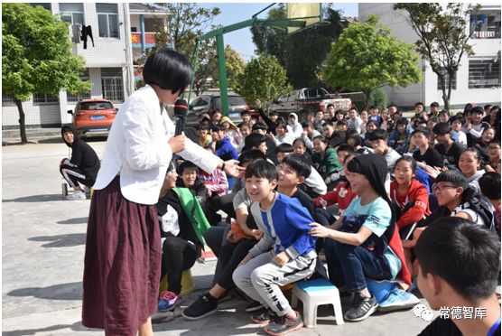 资讯中心 > 正文  4月18日,常德市社会科学界联合会在桃源沙坪镇中学