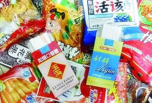 这位同学,放下你手里的"五毛零食"!