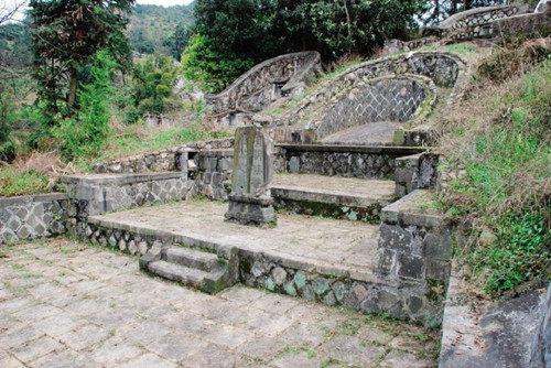 浙江温州农村不立墓碑修建"椅子坟",成殡葬改革的重点
