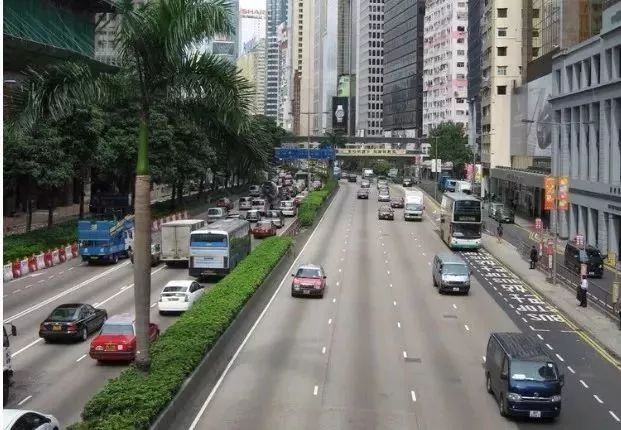 就能申办香港驾照 但申请者所申请的驾驶执照的车辆类型 必须与所持