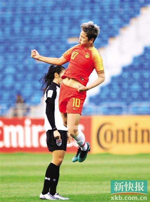 第51分钟,中国队前锋李影攻入了她在本届亚洲杯上的个人第7球.
