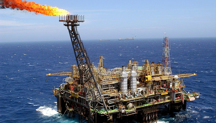 巴西发现了震惊世界的海上盐下油田后,逐渐跻身为世界第四大产油国.