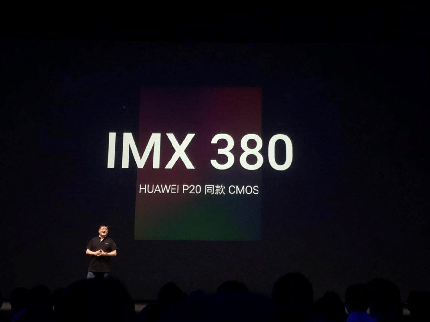 除了索尼定制的IMX380感光元件，魅族15系列配备了业界较高的1.55μm单感光像素面积和1/2.3英寸的1200万像素感光元件尺寸，更大的单像素尺寸使得拍照时进光量更多，图片的清晰度与纯净度更高，整体画面的质感也会得到显著的提升。通过这两项的加持，魅族15系列将会在拍照层面带来更好的使用体验，同时魅族15系列也成为了，迄今为止，魅族最好的拍照手机。