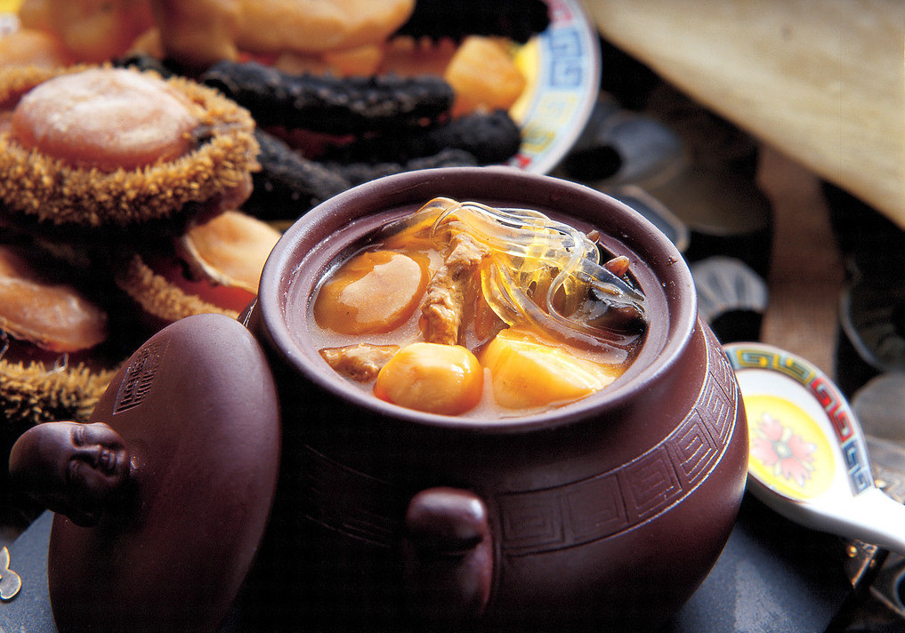 闽菜中的第一代表菜,非佛跳墙莫属;而佛跳墙中的翘楚,就在福州聚春园.