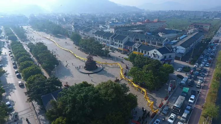 跟随300米的谷雨长龙,去体验纯粹的宁洱乡村传统节日