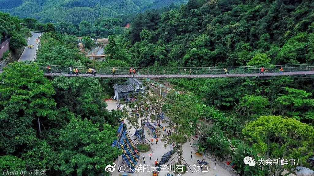 进入大余丫山a哆乡村要经过悬空吊桥, 就像去发现绿野仙踪之前,要