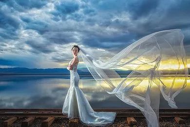 茶卡盐湖拍婚纱照价格_茶卡盐湖天空之镜图片