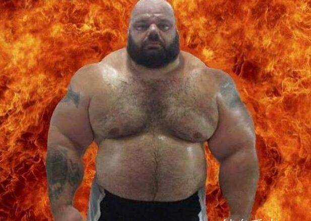 希腊"巨熊男"身体肥大,不要以为他只是虚肌肉,却力量