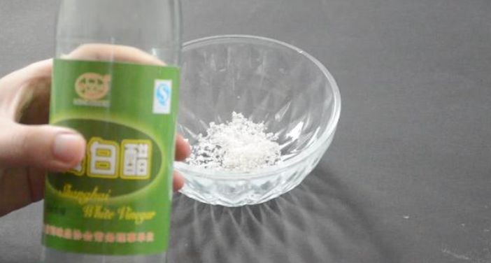 白醋不仅可以杀菌消毒,还可以起到驱蚊的作用.