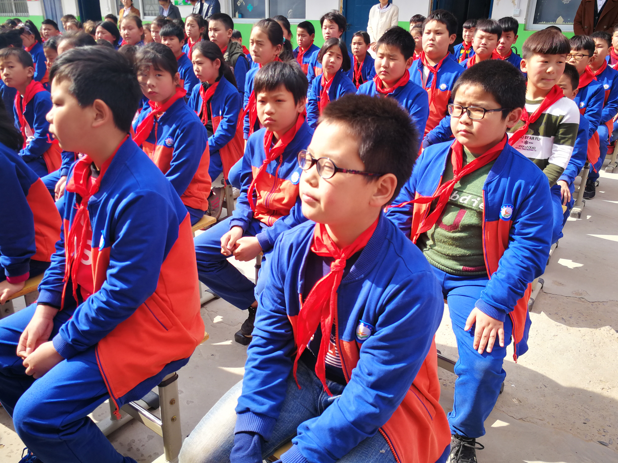 郑州一中经开区实验学校到肖庄小学开展图书捐
