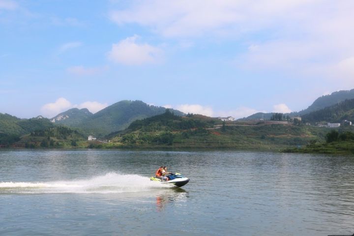 【耍事】万盛板辽湖水上部落五一开业!体验浪漫湖景,感受海岛风情