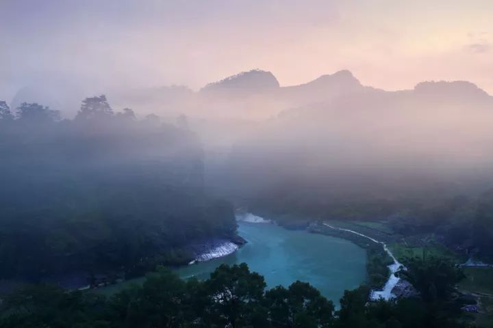 唤着我们去感受自然力量,吸纳天地灵气