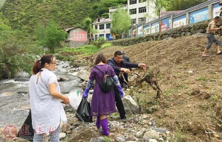 巫溪县徐家镇:告别"坐而论道"模式 丰富主题党课内容