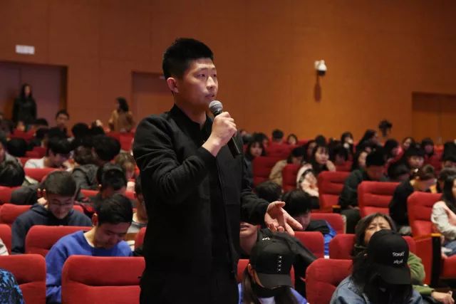 著名医学家黄洁夫先生做客北京城市学院潮白讲堂