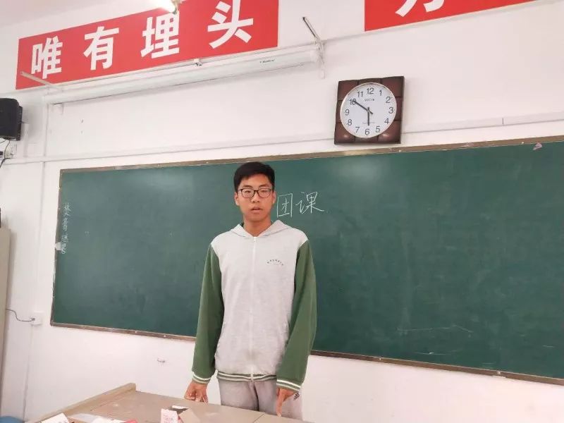 纪泓宇,学校:江苏省运河中学,高二(3)班团支部书记. 张斐然