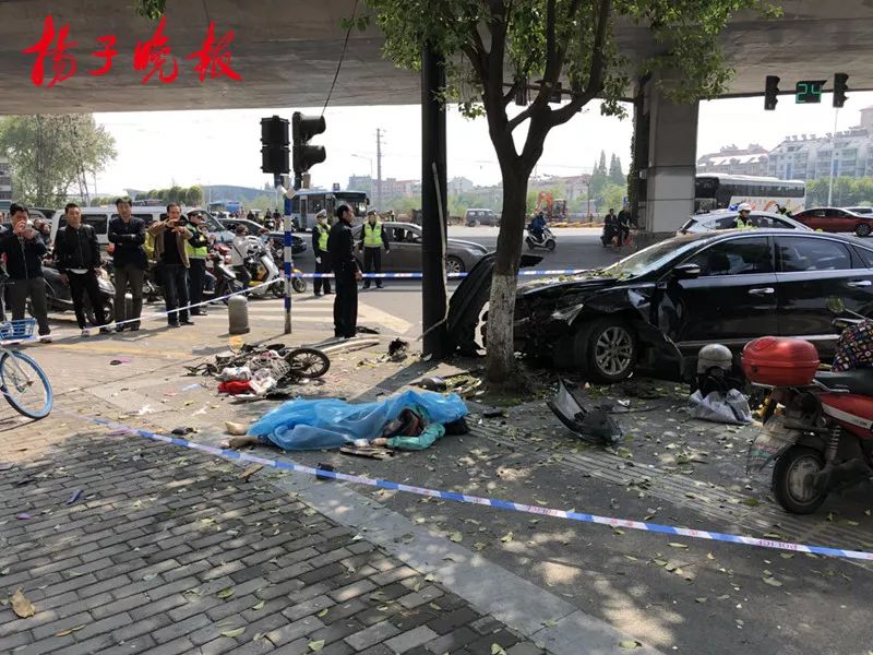 视频|南京一路段发生惨烈车祸,一人当场死亡,车主涉嫌