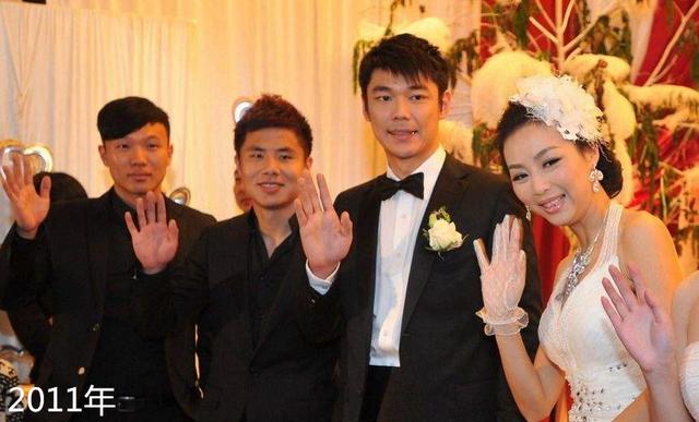 国足门神曾诚与大5岁老婆近照!他们长期分居,她看上去比他年轻