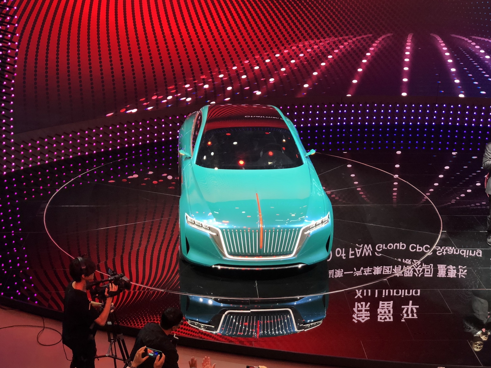 2020年北京车展：红旗E-HS9实车