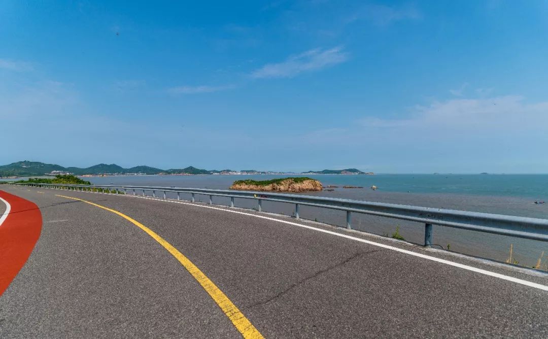 推荐地:泗礁岛左岸公路,洋山岛环岛公路,黄龙岛沿海公路天气越来越好