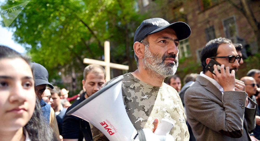萨尔基相辞职后,亚美尼亚并未迎来和平与安宁