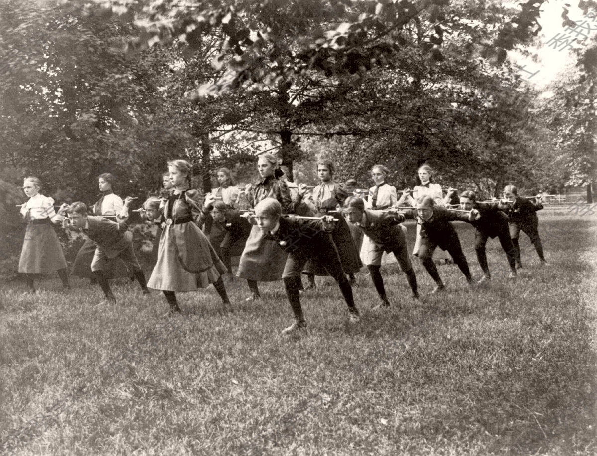 19世纪的美国中学课堂:学舞蹈的女生气质就是与众不同!