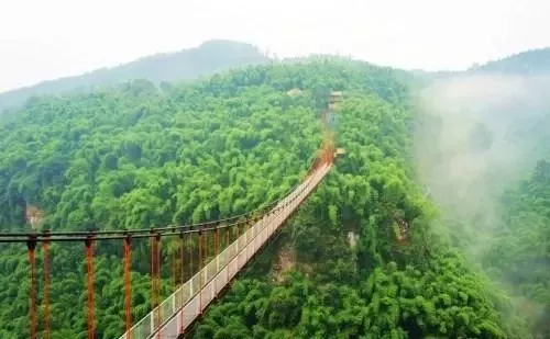 除了玻璃栈道,金鸡谷本身就有很多好耍的地方~ 近几天有很多来进行