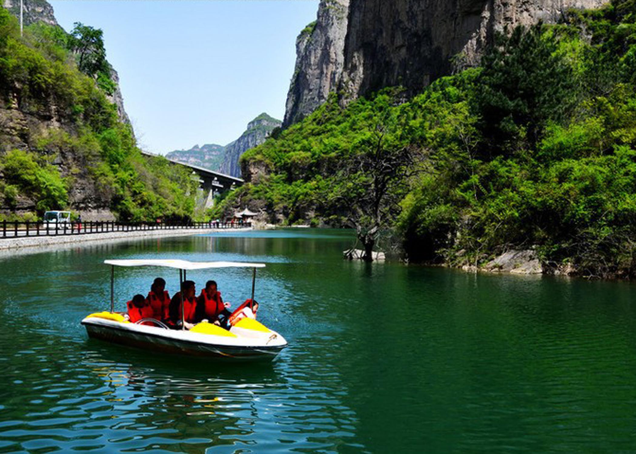 坐城际免费公交五一到平顺通天峡看美景