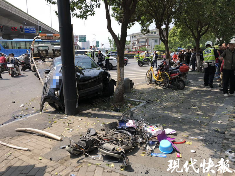 南京闹市惨烈车祸肇事者曾是民警,因犯受贿罪被开除公职