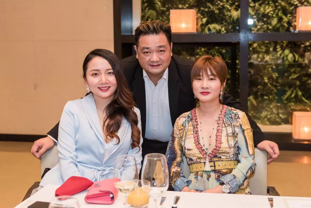 吴迪,tatler销售总监kyo siu,朱娜莎曲萌和杨洋京城这一夜尽享美食