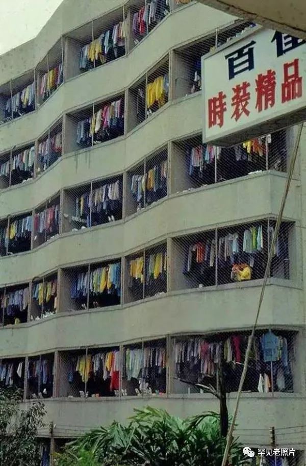 1988年,深圳,打工妹的宿舍.