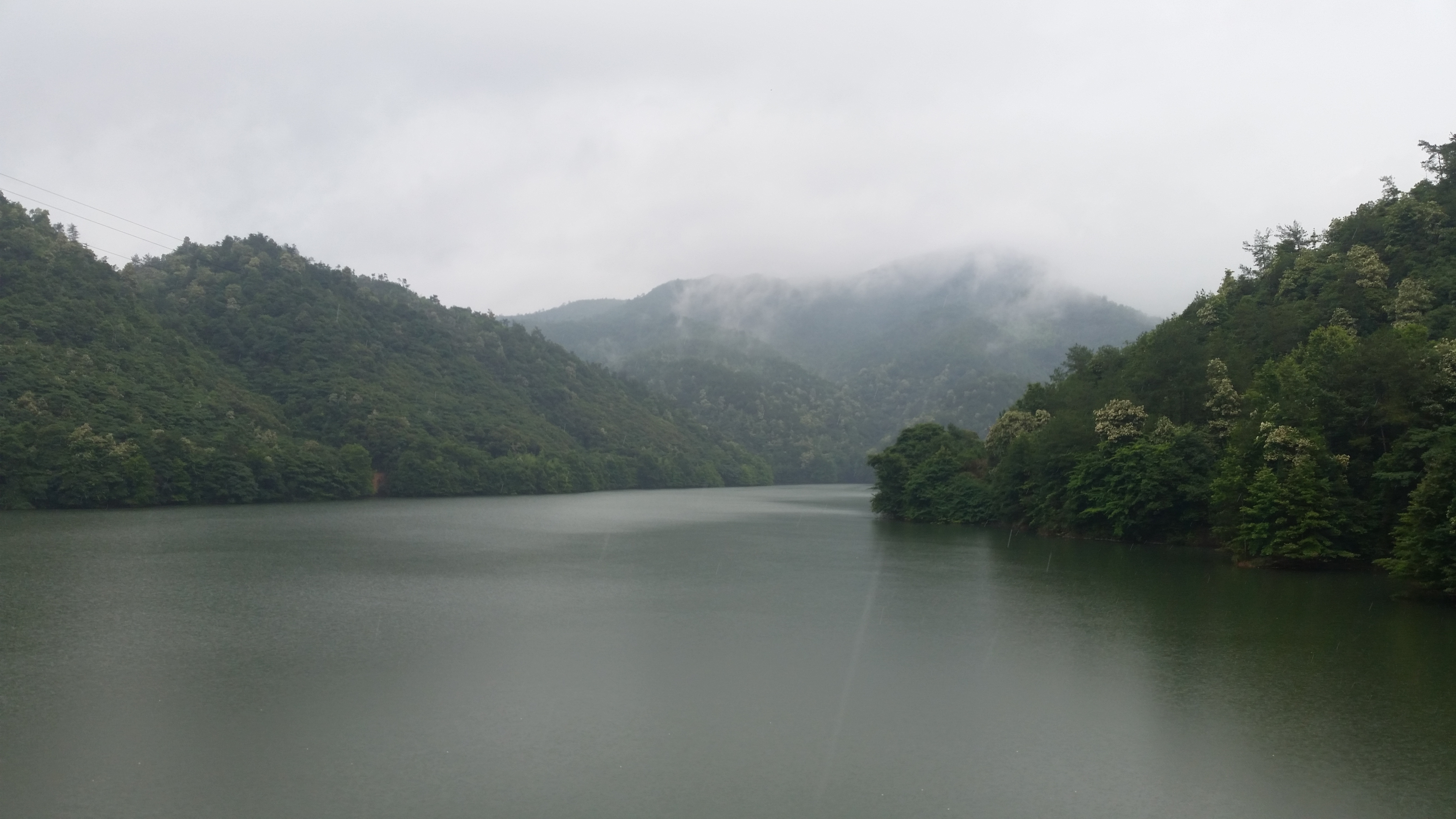 岭南第一漂—南雄泉水谷地处于广东省韶关南雄市邓坊镇里元村杨梅水库