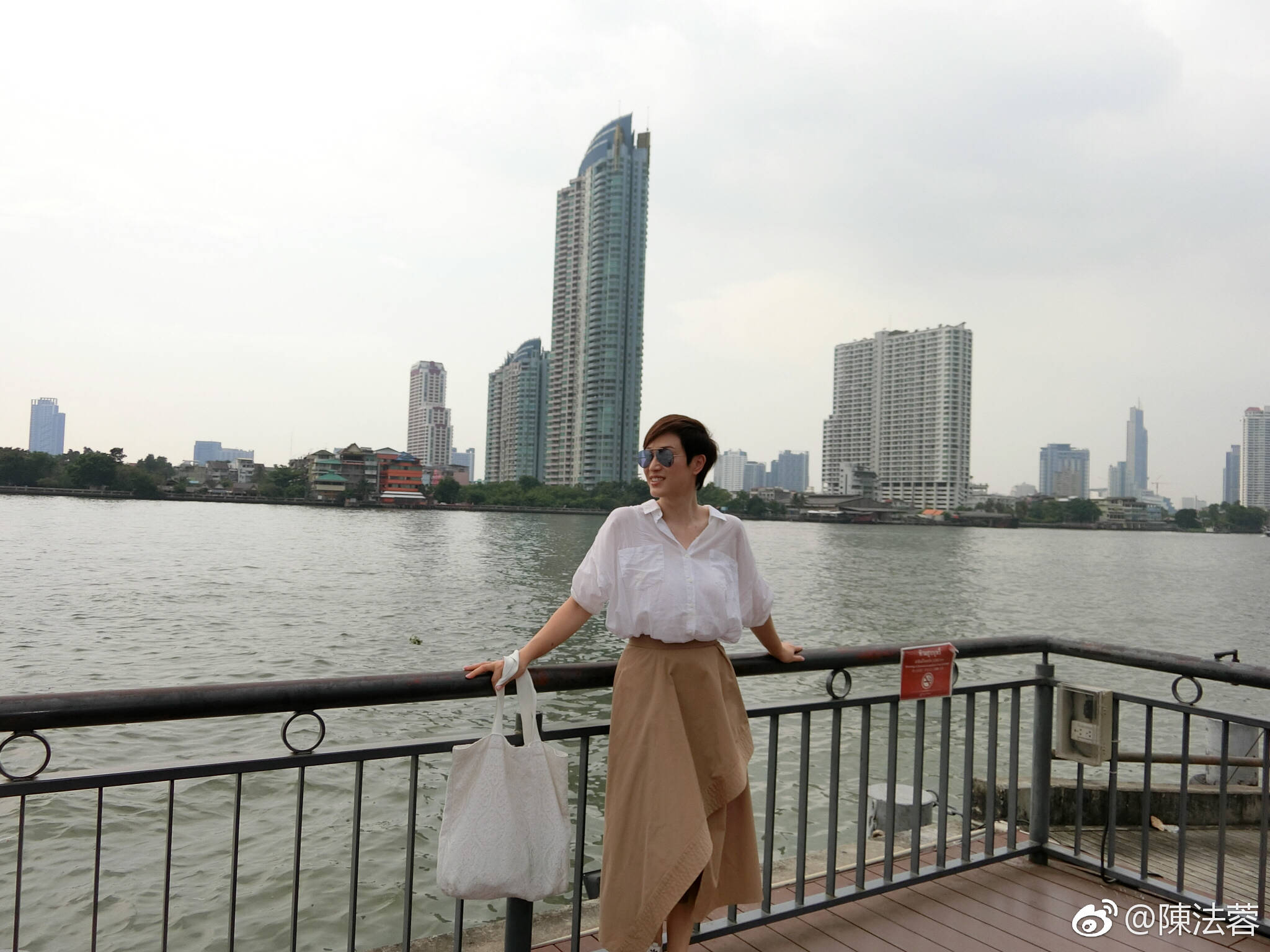 给自己放一天假,关注陈法蓉的网友都了解,她时常在微博中晒旅游照,是