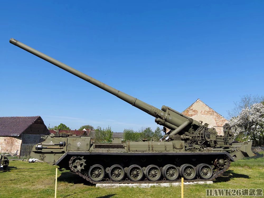德俄联合研制传奇吊车 采用203mm自行榴弹炮底盘