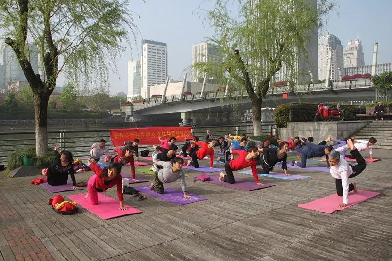 “网红瑜伽老爷爷”、浙江唯一的鹰爪功传人老当星空体育益壮就是说他们！(图4)